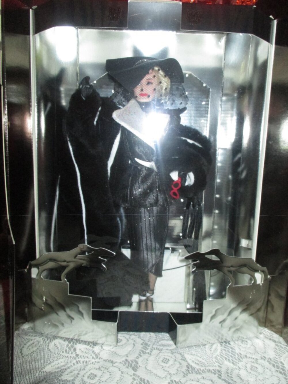 Cruella De Vil/Power in Pinstripes/101 Dalmatians/Great Villains Collection
